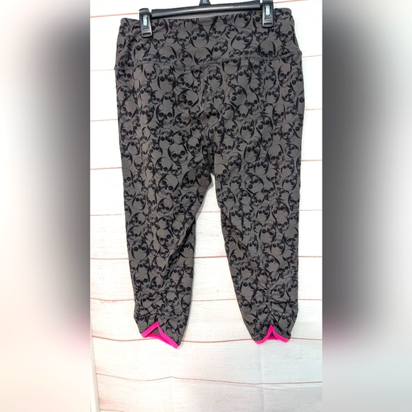 Euc Torrid Black Skull Pattern Leggings Size 1X (14/16) - Picture 5 of 9